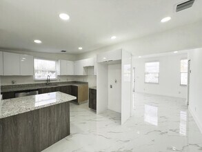 3180 NW 92nd St in Miami, FL - Building Photo - Building Photo
