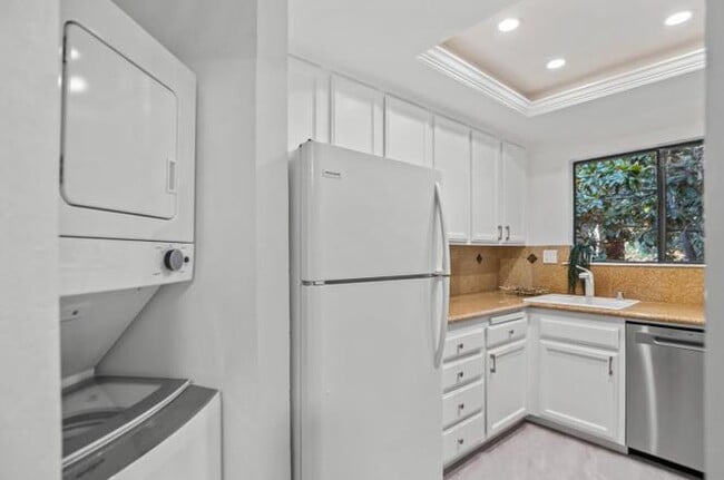 999 Evelyn Terrace W in Sunnyvale, CA - Building Photo - Building Photo