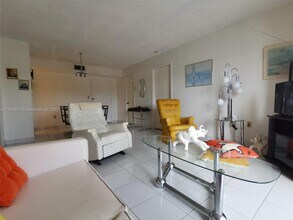 4707 NW 7th St-Unit -308-8 in Miami, FL - Building Photo - Building Photo