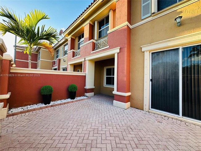 11411 NW 60th St in Doral, FL - Building Photo - Building Photo
