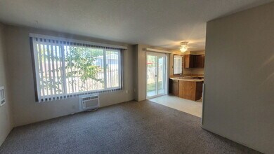 152 NE Atkinson Ct in Roseburg, OR - Building Photo - Building Photo