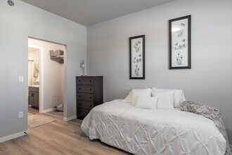 Skyline at Cooley Station in Gilbert, AZ - Building Photo - Interior Photo