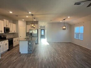 424 COSMOS LN in Jarrell, TX - Building Photo - Building Photo