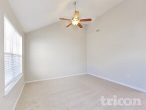 6030 Crooked Creek Dr. in Rex, GA - Foto de edificio - Building Photo