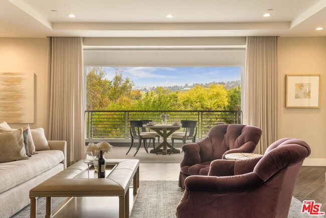 460 N Palm Dr in Beverly Hills, CA - Building Photo - Building Photo