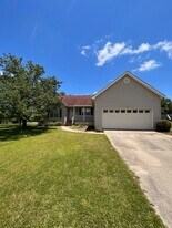 158 Pebble Hill Dr N in Tifton, GA - Building Photo