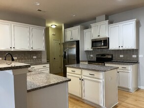 105 E Neel Ranch Rd in Mooresville, NC - Foto de edificio - Building Photo