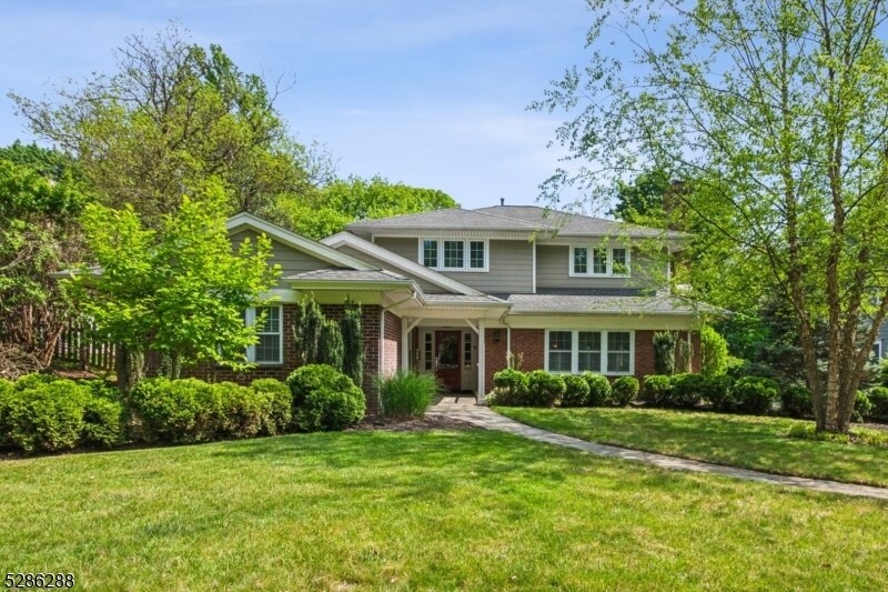 678 Springfield Ave in Summit, NJ - Building Photo
