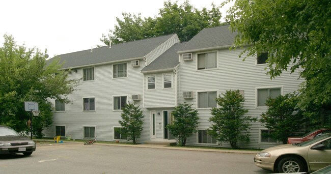 142 Riverside St in Lowell, MA - Foto de edificio - Building Photo