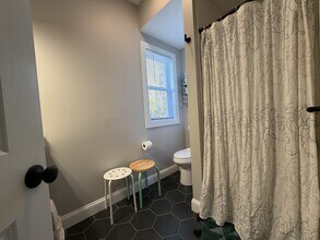 153 Almy St, Unit 1 in Providence, RI - Foto de edificio - Building Photo