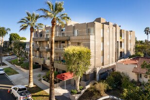 5050 Maplewood Ave in Los Angeles, CA - Building Photo