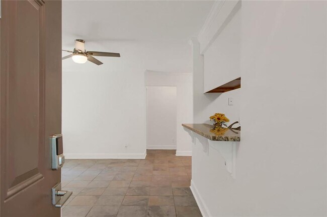 501 Barrington Hills Dr in Atlanta, GA - Building Photo - Building Photo