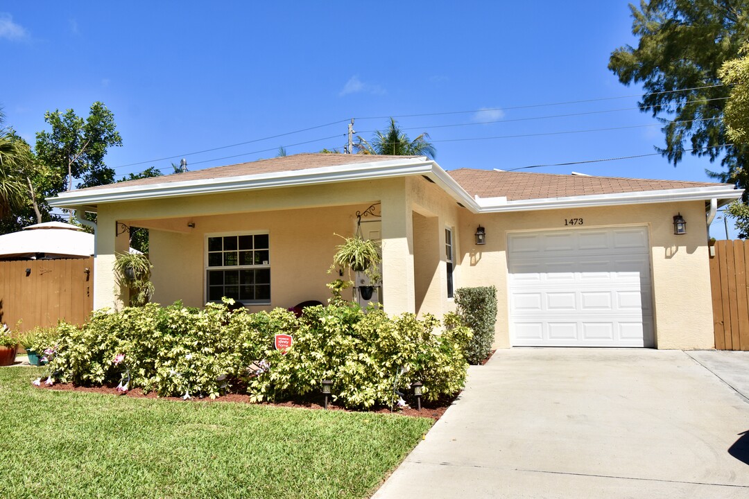 1473 NE 48th St in Pompano Beach, FL - Foto de edificio