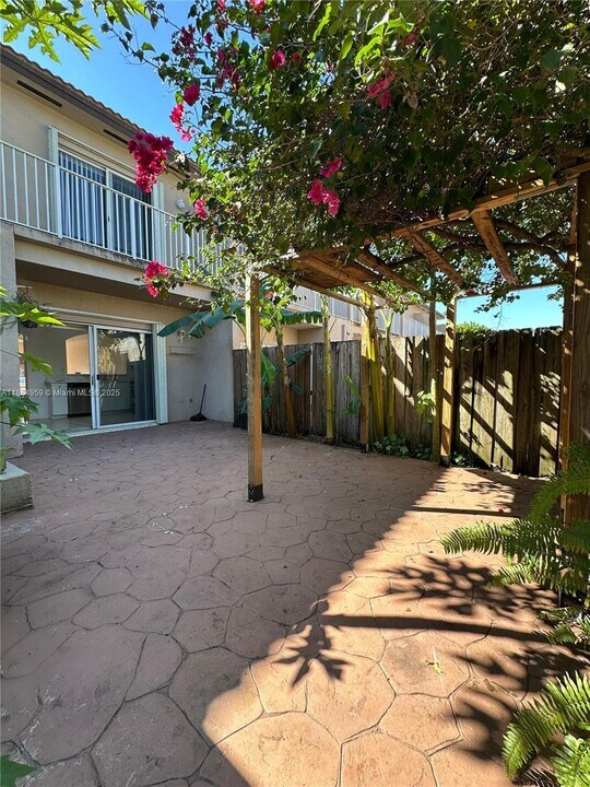 13713 SW 171st Ln in Miami, FL - Building Photo