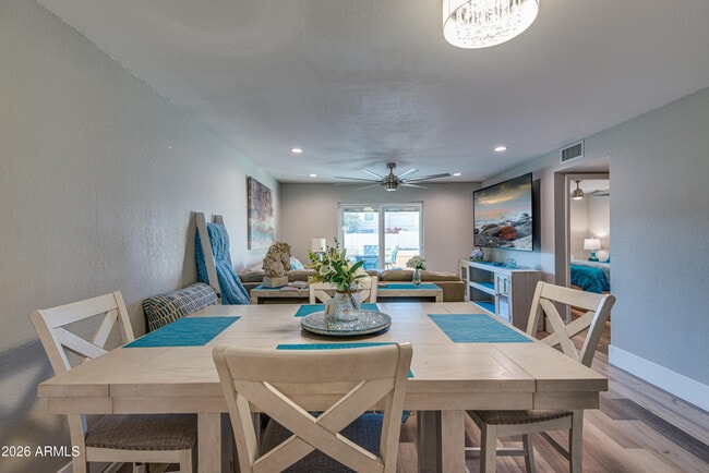 4150 E Cactus Rd in Phoenix, AZ - Foto de edificio - Building Photo