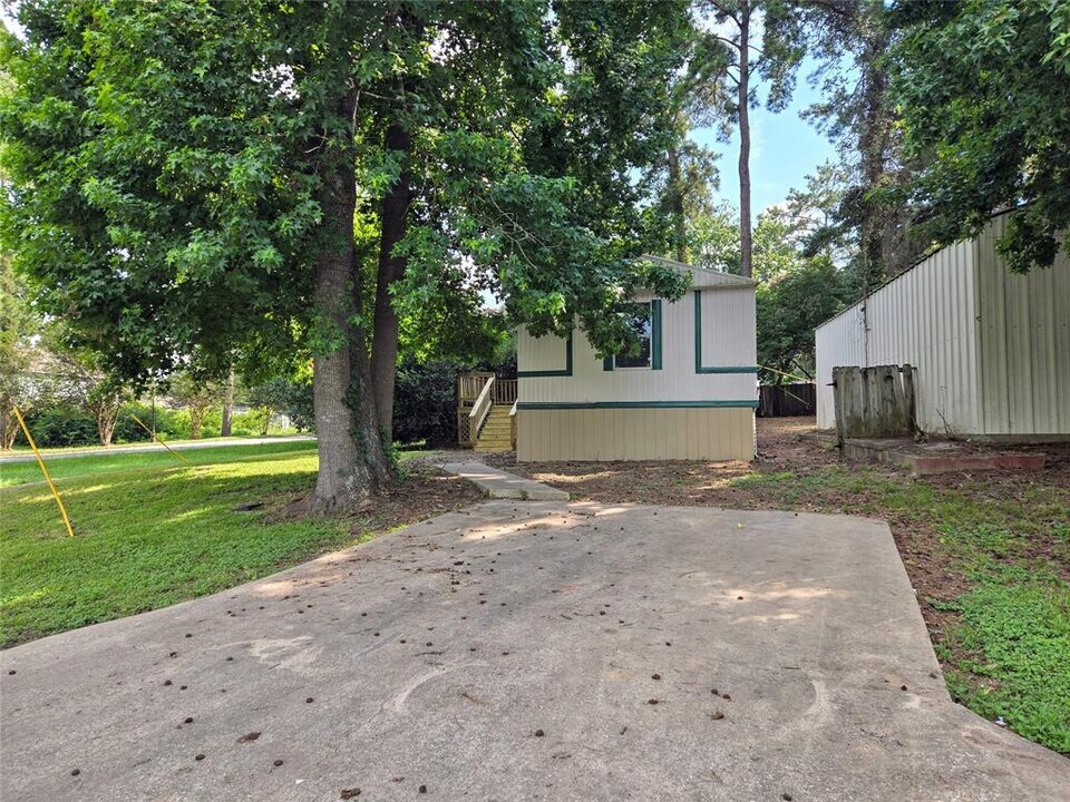 16815 W Alderson in Montgomery, TX - Building Photo