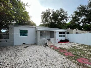 6410 NW 1st Pl in Miami, FL - Building Photo - Building Photo