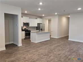 1420 Parkwood in Seguin, TX - Building Photo - Building Photo