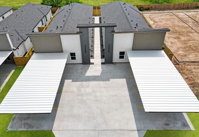 property at 3000 S Links Dr