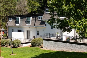 Hidden Colony in Doraville, GA - Foto de edificio - Building Photo