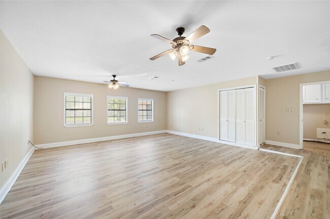 4915 Kentington Dr in Alvin, TX - Building Photo - Building Photo