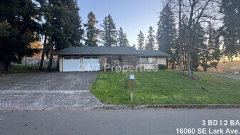 16060 SE Lark Ave in Milwaukie, OR - Building Photo