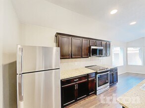 2716 Gains Mill Dr in Fort Worth, TX - Foto de edificio - Building Photo