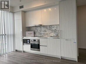 225-4225 Commerce St in Vaughan, ON - Building Photo - Building Photo