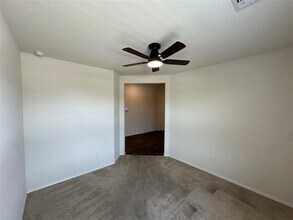 332 Harvest Crk Dr in Uhland, TX - Building Photo - Building Photo