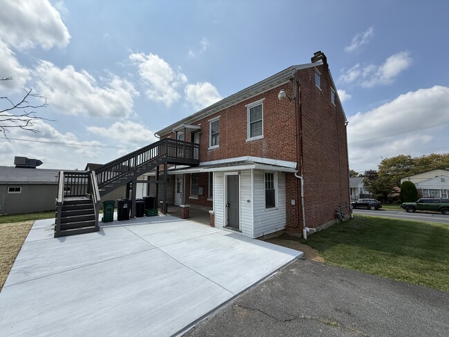 1530 New Holland Rd, Unit 2nd floor Apt C in Reading, PA - Foto de edificio - Building Photo