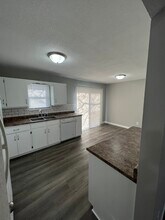 1800 SE Abbey St in Blue Springs, MO - Building Photo - Building Photo