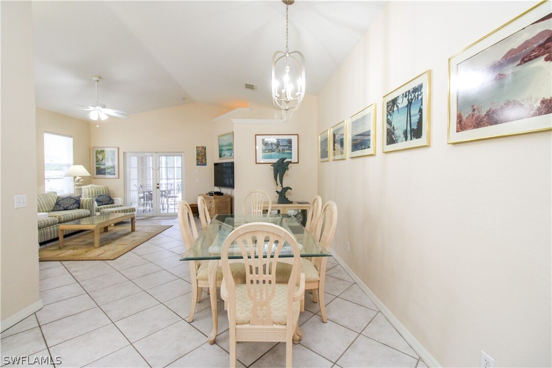773 107th Ave N in Naples, FL - Foto de edificio