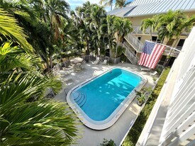255 Sunrise Dr in Key Biscayne, FL - Building Photo