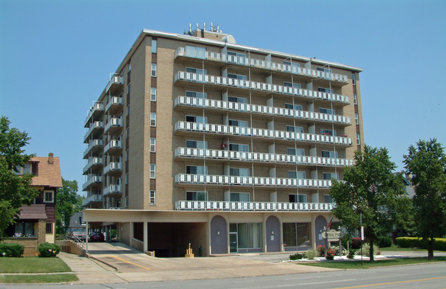 Clifton Park and Clifton House in Cleveland, OH - Building Photo - Building Photo