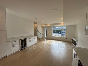 830-830 Lawson Ave in Kelowna, BC - Building Photo - Building Photo