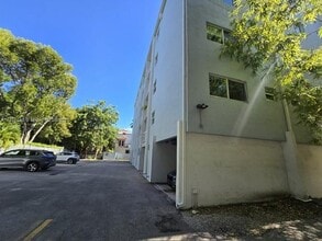2920 SW 28th Terrace in Miami, FL - Building Photo - Building Photo