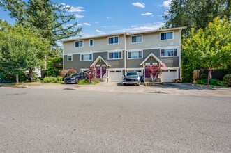 38276 SE Cedar St in Snoqualmie, WA - Building Photo - Building Photo