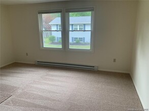 44 Elizabeth St in Kent, CT - Building Photo - Building Photo