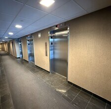 6340 Americana Dr in Willowbrook, IL - Building Photo - Building Photo