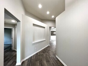 914 Oyster Creek in Buda, TX - Foto de edificio - Building Photo