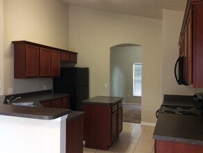 320 Snook Way in Poinciana, FL - Foto de edificio - Building Photo