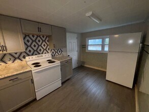 411 S Oak St in Versailles, MO - Building Photo - Building Photo