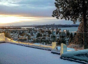 2550 Palmerston Ave in West Vancouver, BC - Building Photo - Building Photo