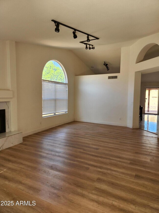 19217 N 36th St in Phoenix, AZ - Foto de edificio - Building Photo