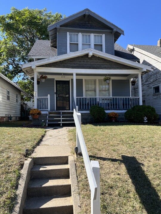 1119 Warwick Ave in Toledo, OH - Foto de edificio