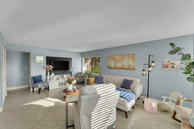 261 Wimbledon Lakes Dr in Plantation, FL - Building Photo - Building Photo