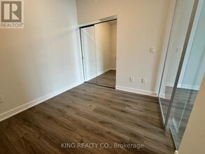 430 Square One Dr in Mississauga, ON - Building Photo - Building Photo