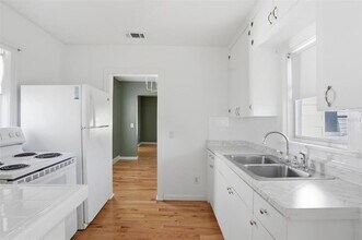 1106 W Peninsular St in Tampa, FL - Building Photo - Building Photo