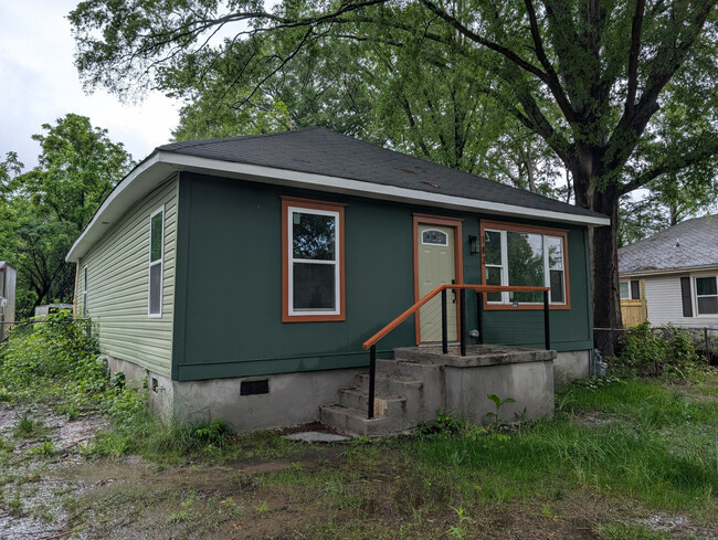 Room in House on Dixon Cir in Gastonia, NC - Building Photo - Building Photo
