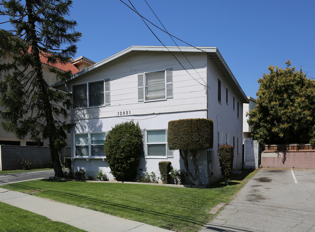 12021 Louise Ave in Los Angeles, CA - Building Photo - Building Photo